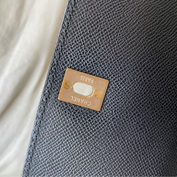 Vintage Chanel Classic Black Shoulder Bag with Gold Accents - Picture 10 of 15